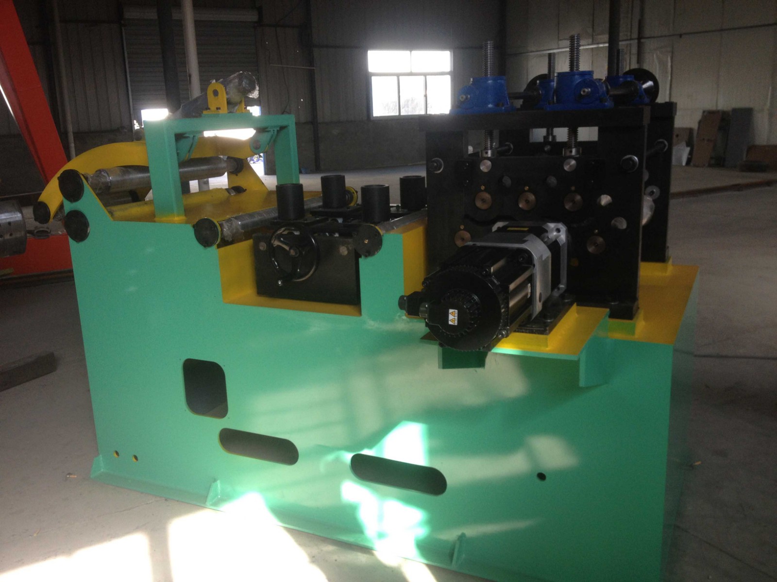 沖床自動送料機